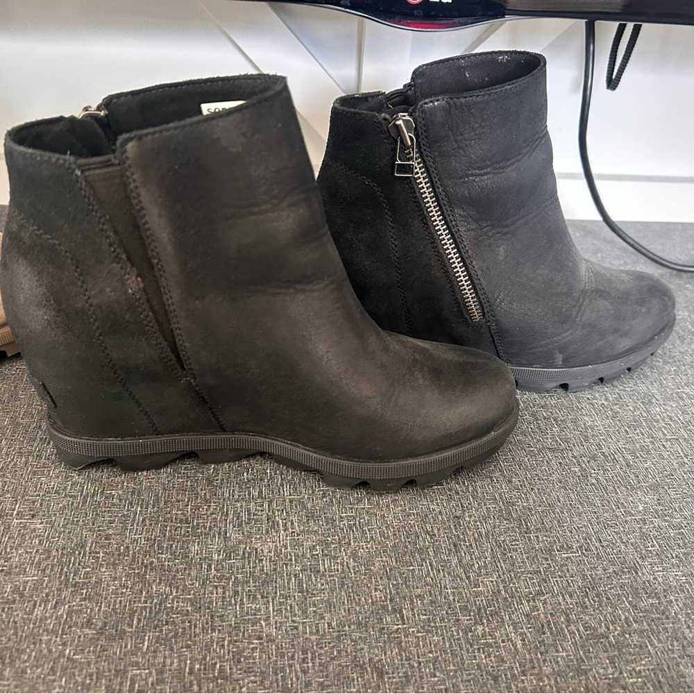 Stylish Tan and Black Ankle Boots - Picture 4 of 6